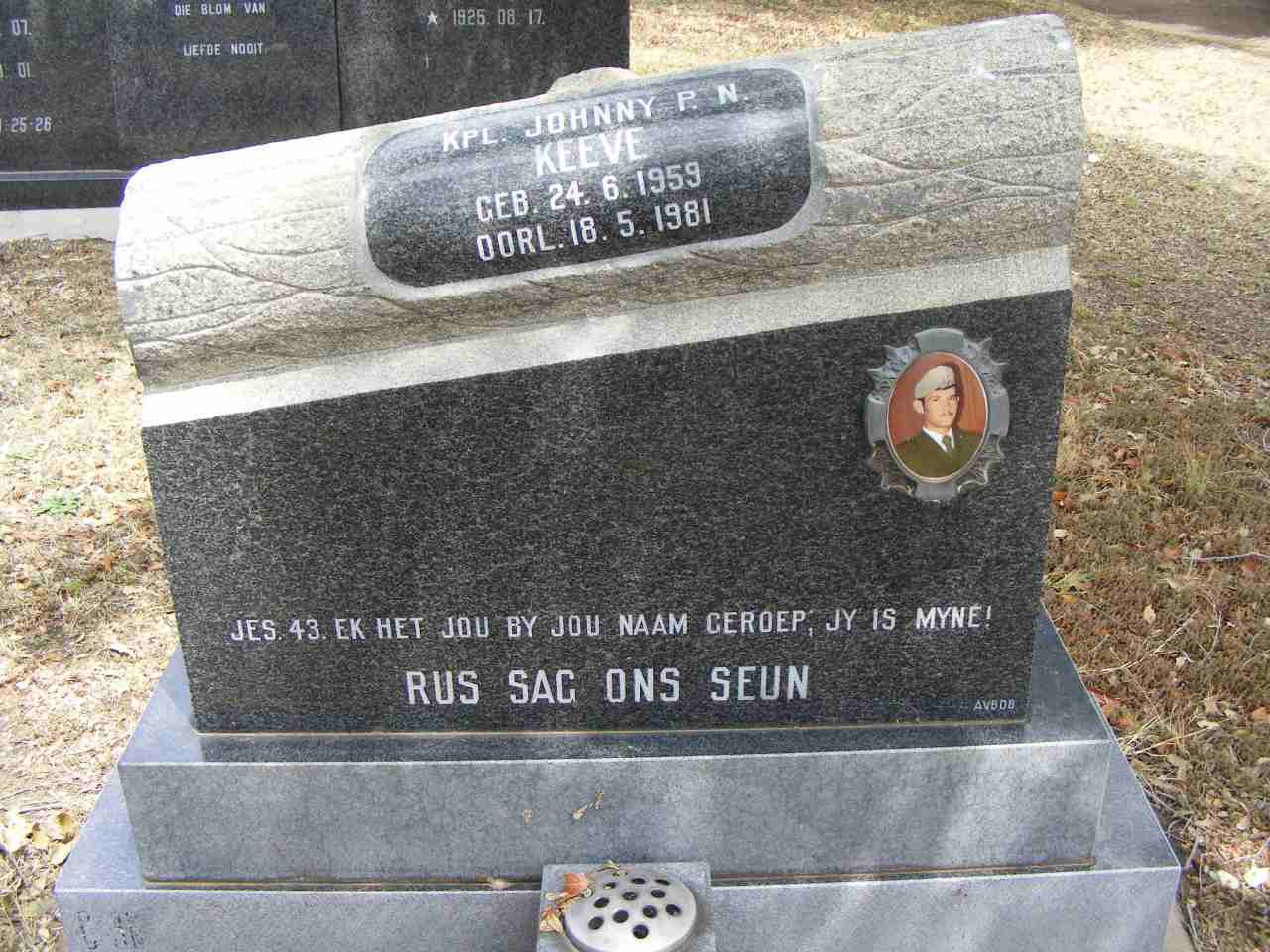 Photo from /search/photos/South Africa/Free State/HARRISMITH CEMETERY/KEEVE_JPN.jpg
